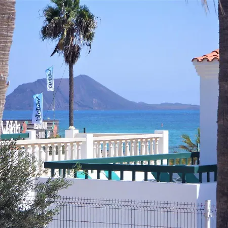 Maison Au Centre Avec Vue Mer Et A 50 M De La Plage *